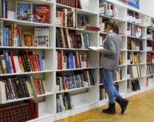 girl standing in library - benefits of electronic library